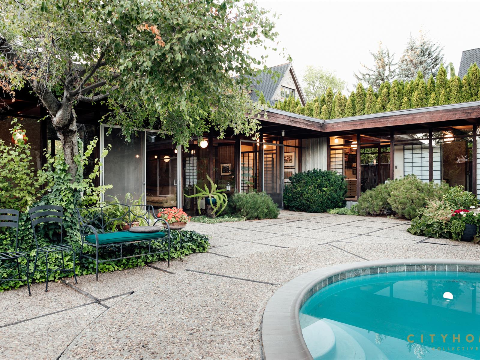 Cottonwood Lane Hand of Mod